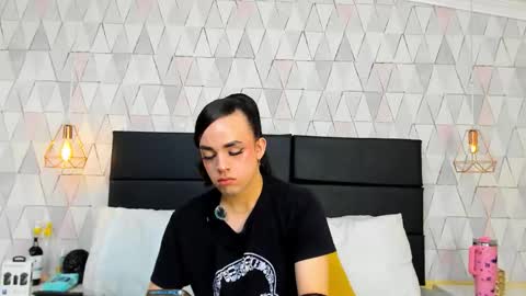 Justine online show from December 2025 03:33:01 AM