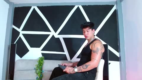 justinfuller_31 online show from November 2025 04:08:02 PM