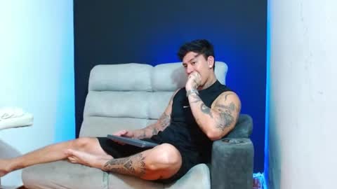 justinfuller_31 online show from May 2026 07:33:02 PM