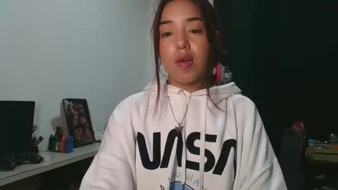 KAHELIINDEPENDENT MODEL online show from October 2025 11:23:01 PM