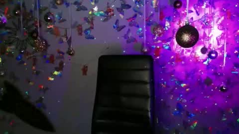 Kaitlin online show from December 2025 06:17:01 PM