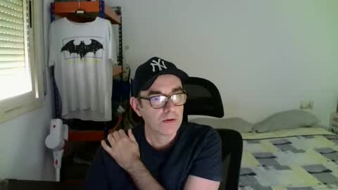 Snapshot of kalem48 chatting on April 2026 08:40:01 AM MusicMen49 online show from April 2026 08:40:01 AM