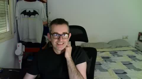 Snapshot of kalem48 chatting on April 2026 12:32:01 PM MusicMen49 online show from April 2026 12:32:01 PM