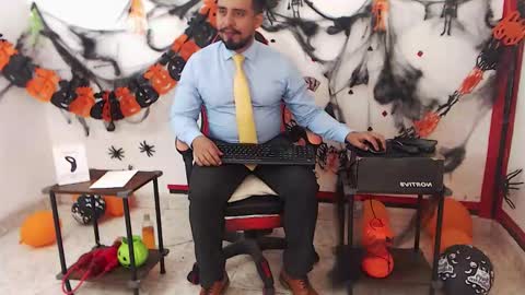 Kaleth online show from October 2025 09:04:02 PM