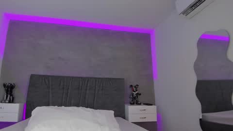 Carolina   online show from December 2024 04:11:01 PM