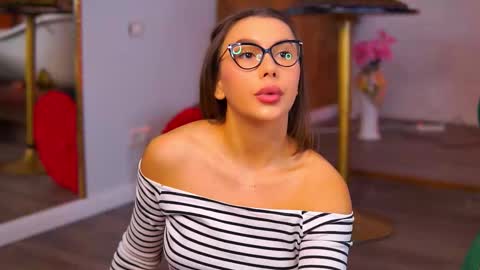 Karina online show from November 2025 09:41:01 AM