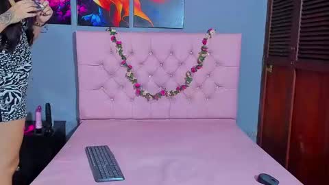 karinatompson online show from November 2025 08:31:01 PM