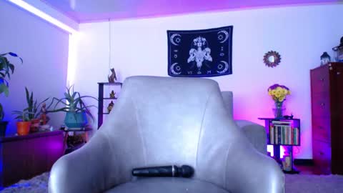 Snapshot of kariyn_milf chatting on February 2025 06:13:01 PM Y ZAHRA im expecting 200 thumbs up on my altar online show from February 2025 06:13:01 PM