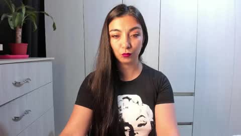 Snapshot of karla_hernandez chatting on May 2026 10:44:01 AM Karla online show from May 2026 10:44:01 AM