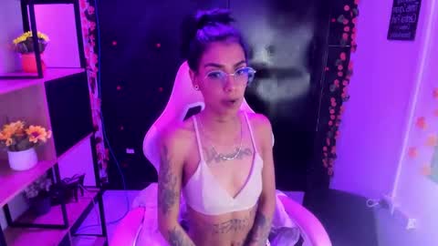 karlaslutskinny__ online show from February 2026 08:53:01 PM