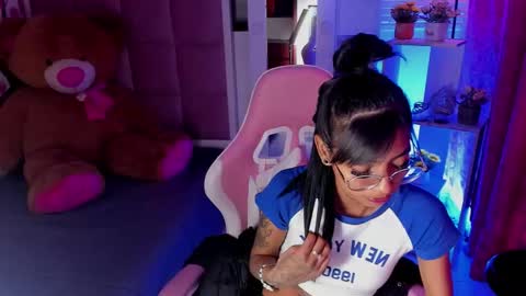 karlaslutskinny__ online show from March 2026 04:25:02 PM