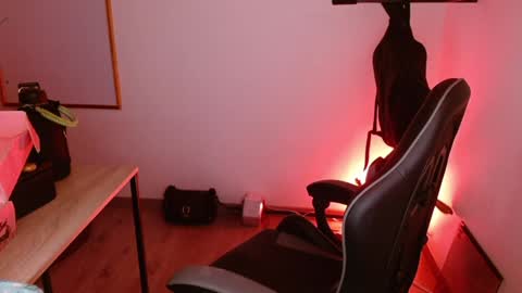 karlavittar online show from February 2025 10:00:02 PM