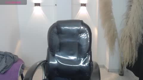 KARLYE online show from December 2025 02:19:01 AM