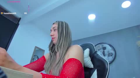 karlyy_ online show from November 2025 12:05:02 PM