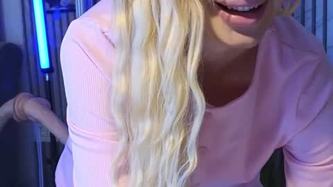 Julia online show from July 2026 07:38:02 PM