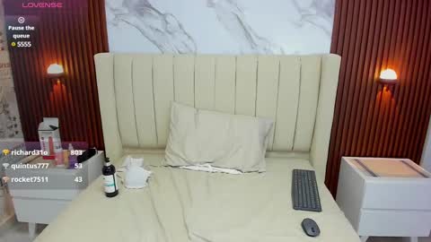 Snapshot of karolandluna chatting on February 2025 04:37:02 AM Karol and Luna online show from February 2025 04:37:02 AM