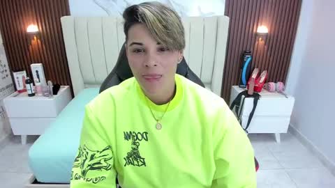 Snapshot of karolandluna chatting on February 2025 02:40:02 AM Karol and Luna online show from February 2025 02:40:02 AM