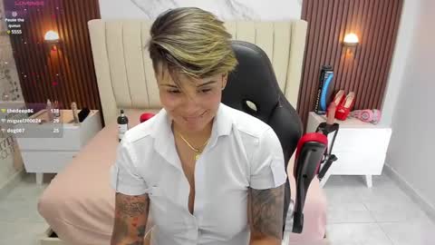 Snapshot of karolandluna chatting on February 2025 08:47:02 AM Karol and Luna online show from February 2025 08:47:02 AM