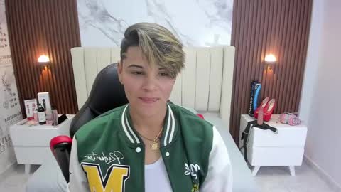 Snapshot of karolandluna chatting on February 2025 04:10:02 AM Karol and Luna online show from February 2025 04:10:02 AM