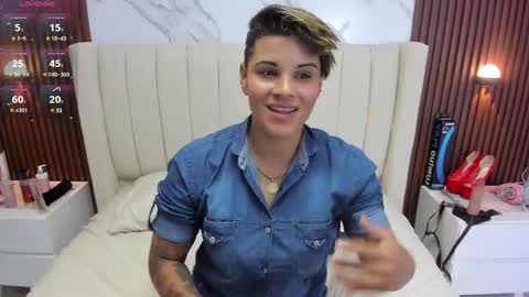 Snapshot of karolandluna chatting on March 2025 05:53:01 AM Karol and Luna online show from March 2025 05:53:01 AM