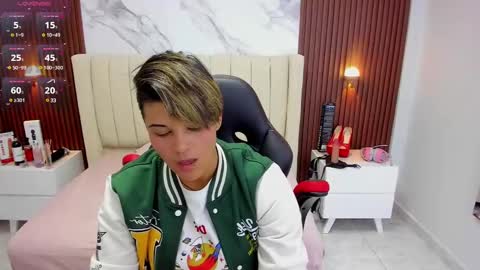 Snapshot of karolandluna chatting on March 2025 02:39:01 AM Karol and Luna online show from March 2025 02:39:01 AM