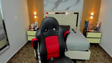 Snapshot of karolandluna chatting on October 2025 07:51:01 PM Karol and Luna online show from October 2025 07:51:01 PM