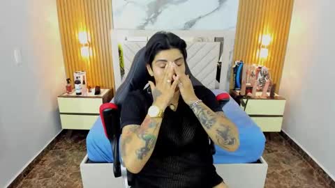 Snapshot of karolandluna chatting on December 2025 07:51:02 PM Karol and Luna online show from December 2025 07:51:02 PM