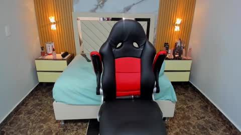 Snapshot of karolandluna chatting on January 2026 07:11:01 PM Karol and Luna online show from January 2026 07:11:01 PM