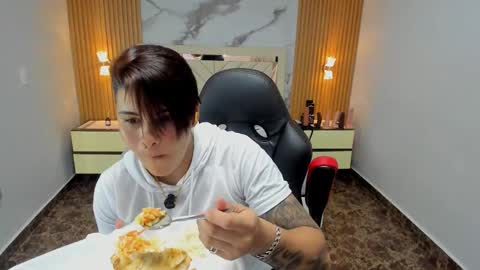 Snapshot of karolandluna chatting on February 2026 07:42:02 PM Karol and Luna online show from February 2026 07:42:02 PM