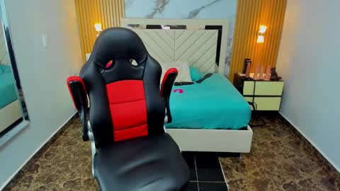 Snapshot of karolandluna chatting on February 2026 07:45:01 PM Karol and Luna online show from February 2026 07:45:01 PM