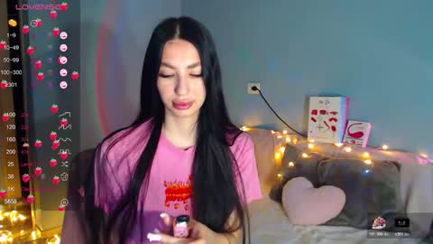 Kira online show from November 2025 01:17:02 AM