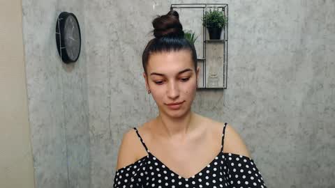 Karolina online show from January 2025 01:28:01 PM