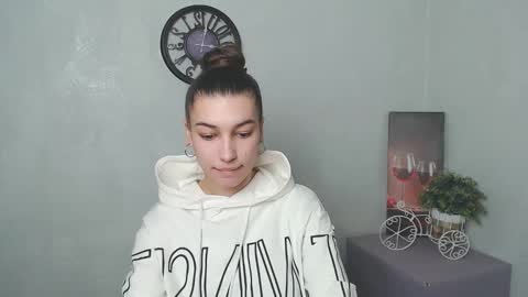 Karolina online show from February 2025 07:00:02 AM