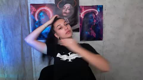 Karolina online show from October 2025 04:57:01 AM