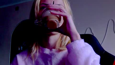 karoline121 online show from October 2025 08:33:01 AM