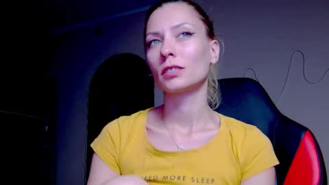 karoline121 online show from October 2025 04:08:01 PM