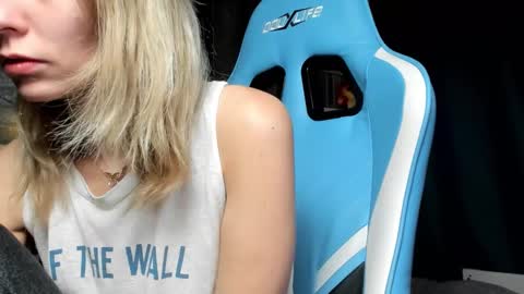 karoline121 online show from December 2025 09:10:02 PM