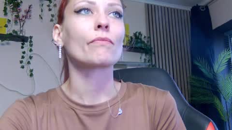 karoline121 online show from April 2026 03:53:01 PM