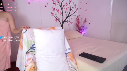 Karolina 3 online show from September 2025 02:08:01 PM