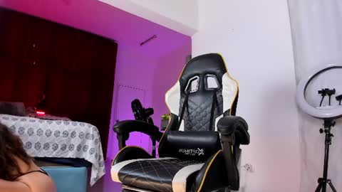 Snapshot of karolsweet_ chatting on June 2026 11:02:01 PM KarolSweet online show from June 2026 11:02:01 PM