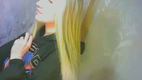 Caroline Fox online show from September 2025 09:13:01 AM