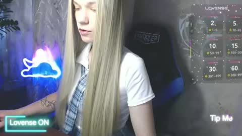 Snapshot of karolynafox chatting on June 2026 08:30:01 AM Caroline Fox online show from June 2026 08:30:01 AM