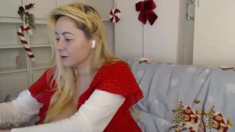 karolynesyera online show from December 2025 08:14:01 PM