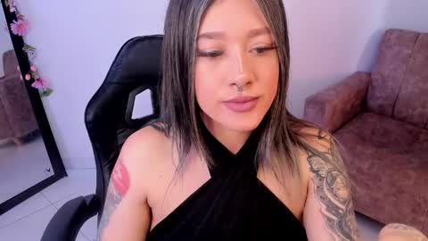 Snapshot of kat_apple chatting on May 2026 07:54:02 PM Alicia online show from May 2026 07:54:02 PM