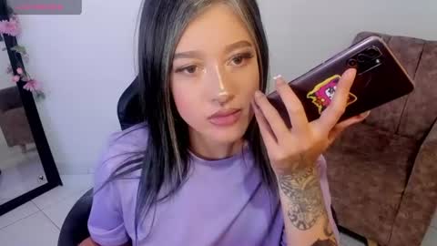 Snapshot of kat_apple chatting on June 2026 01:32:01 AM Alicia online show from June 2026 01:32:01 AM