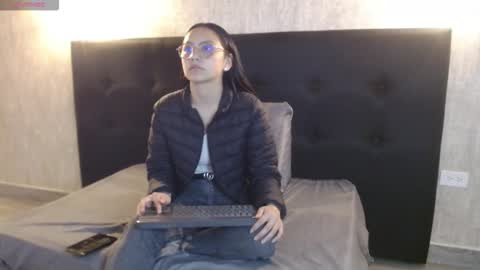 Katalina online show from November 2025 03:22:02 PM