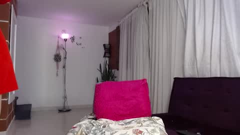 Snapshot of katalina_rosee chatting on January 2025 11:43:01 PM K A T A L I N A online show from January 2025 11:43:01 PM