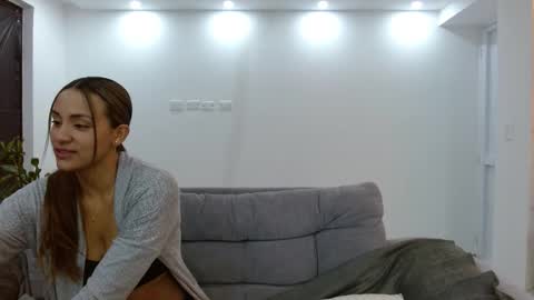 Snapshot of katalina_sexygirl chatting on January 2026 04:05:01 AM Katalina online show from January 2026 04:05:01 AM