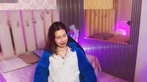 katana_tay online show from December 2025 12:01:02 PM