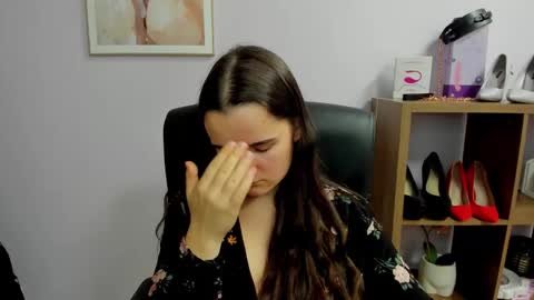 Kate  online show from November 2025 07:56:02 PM